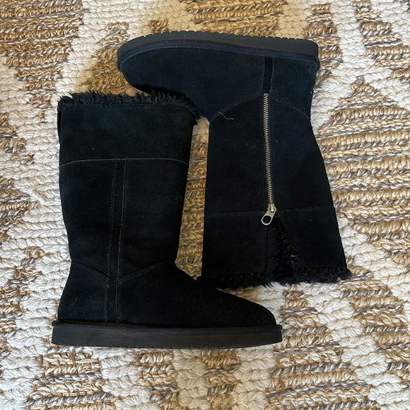Black cozy UGG boots - Picture 3 of 5